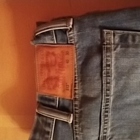 MENS LEVIS 513 RIPPED FADED JEANS SIZE 40 X 30 LIGHT BLUE TO MEDIUM - Picture 2 of 8